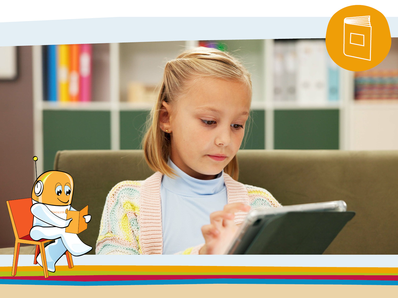 Mädchen mit Tablet in der Hand im Klassenzimmer